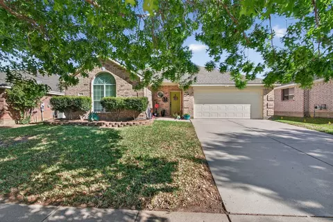 4504 Embercrest Ln, Fort Worth, TX 76123