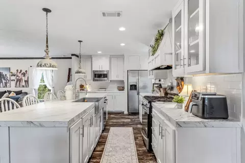 151 Hilltop Ln, Emory, TX 75440