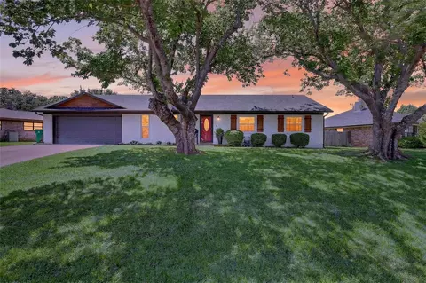 710 Ridgeway Rd, Joshua, TX 76058