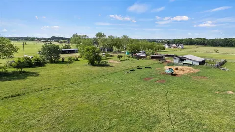 11742 Dane Rd, Pilot Point, TX 76258 photo 2