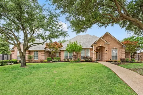 8800 Thornway Dr, North Richland Hills, TX 76182