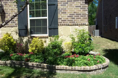 Exterior - 815 Dove Trl, Euless, TX 76039 photo 3 of 16