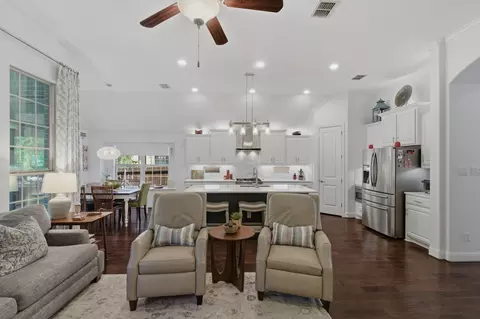 Kitchen - 815 Dove Trl, Euless, TX 76039 photo 1 of 5