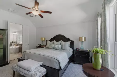 Bedroom - 815 Dove Trl, Euless, TX 76039 photo 2 of 4