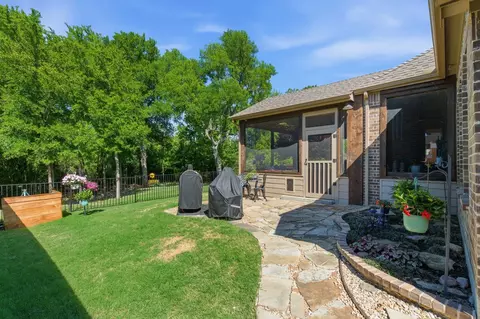 Exterior - 815 Dove Trl, Euless, TX 76039 photo 12 of 16