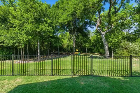 Exterior - 815 Dove Trl, Euless, TX 76039 photo 13 of 16