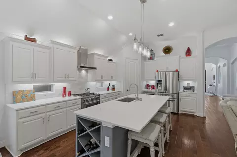 Kitchen - 815 Dove Trl, Euless, TX 76039 photo 2 of 5