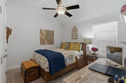 Bedroom - 815 Dove Trl, Euless, TX 76039 photo 4 of 4