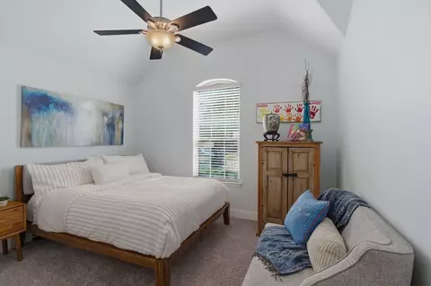 Bedroom - 815 Dove Trl, Euless, TX 76039 photo 3 of 4