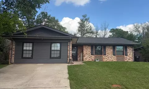 108 N Wood Ave, Denison, TX 75020