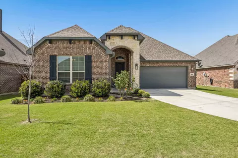 108 Spring Run Dr, Decatur, TX 76234