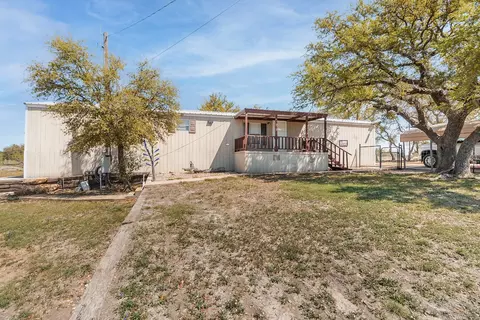 124 Lohn St, Brady, TX 76825