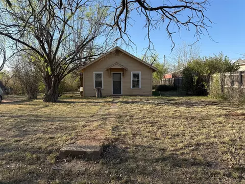 718 E Oliver St, Stamford, TX 79553