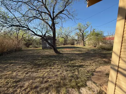 718 E Oliver St, Stamford, TX 79553 photo 3