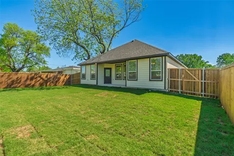 Exterior - 113 N Third St, Celeste, TX 75423 photo 6 of 7