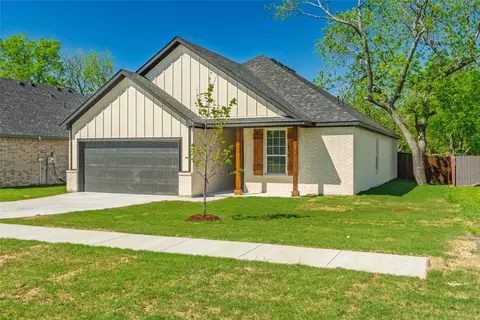 Exterior - 113 N Third St, Celeste, TX 75423 photo 2 of 7