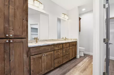 Bath - 903 W Cardinal St, Ector, TX 75439 photo 2 of 4