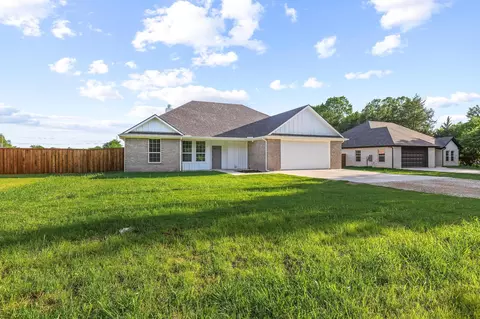 Exterior - 903 W Cardinal St, Ector, TX 75439 photo 2 of 8