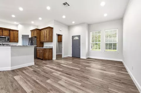 Living - 903 W Cardinal St, Ector, TX 75439 photo 2 of 8