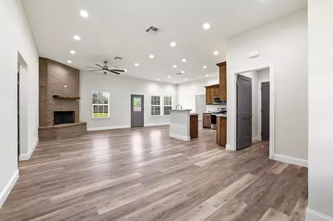 Living - 903 W Cardinal St, Ector, TX 75439 photo 3 of 8