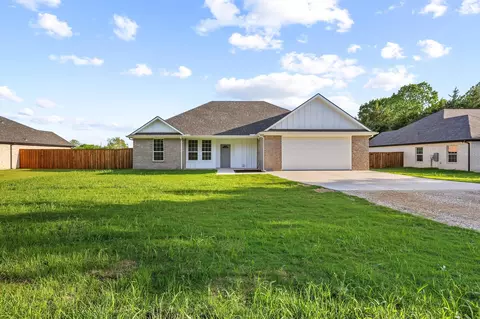 903 W Cardinal St, Ector, TX 75439