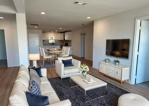 909 Jerry Mashek Dr, West, TX 76691