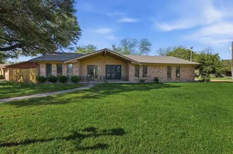 1119 W Westhill Dr, Cleburne, TX 76033