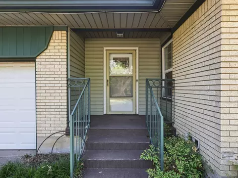 2210 Robinwood Ln, Denton, TX 76209