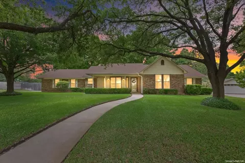 512 Dal Paso Dr, Robinson, TX 76706