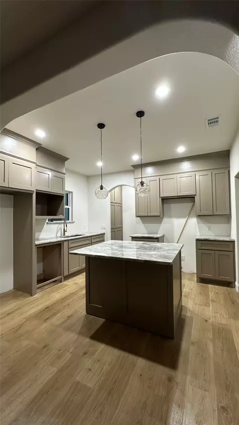 608 Ritchey St, Gainesville, TX 76240