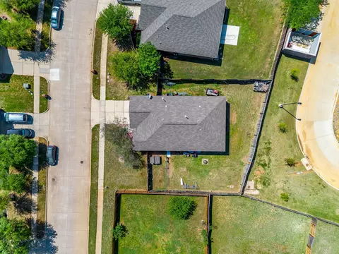 513 Bailer Dr, Crowley, TX 76036