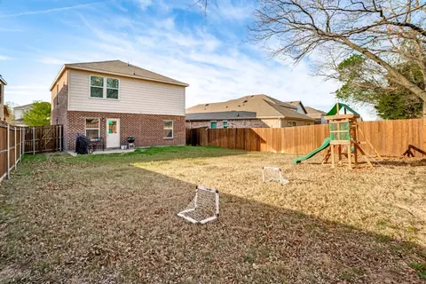 Exterior - 404 Glendale Dr, Van Alstyne, TX 75495 photo 3 of 4
