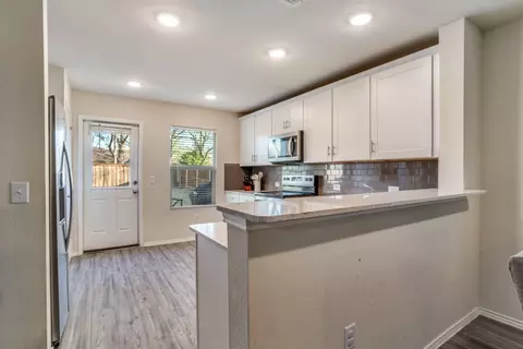 Kitchen - 404 Glendale Dr, Van Alstyne, TX 75495 photo 1 of 3