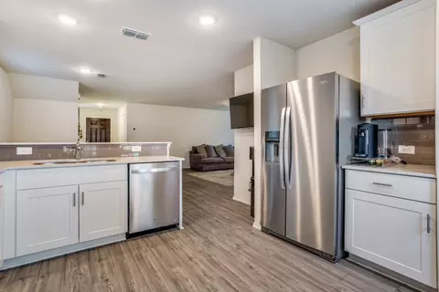 Kitchen - 404 Glendale Dr, Van Alstyne, TX 75495 photo 3 of 3
