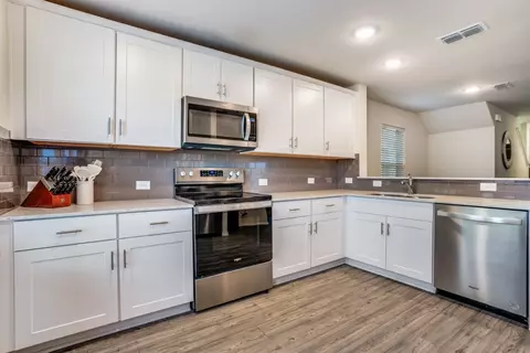 Kitchen - 404 Glendale Dr, Van Alstyne, TX 75495 photo 2 of 3
