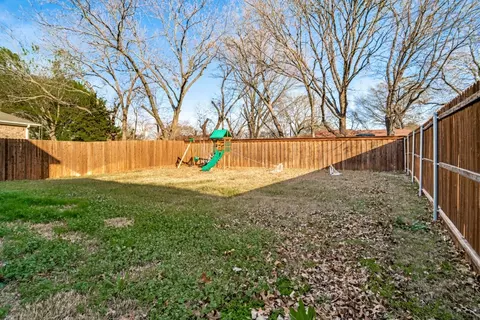 Exterior - 404 Glendale Dr, Van Alstyne, TX 75495 photo 4 of 4