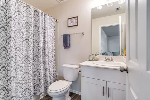 Bath - 404 Glendale Dr, Van Alstyne, TX 75495 photo 2 of 3