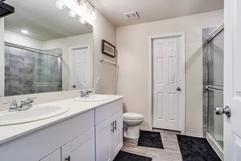Bath - 404 Glendale Dr, Van Alstyne, TX 75495 photo 1 of 3
