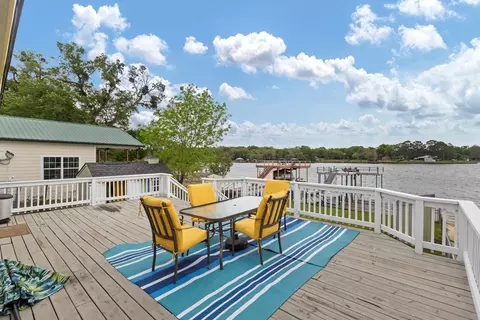 224 Pin Oak Dr, Mabank, TX 75156