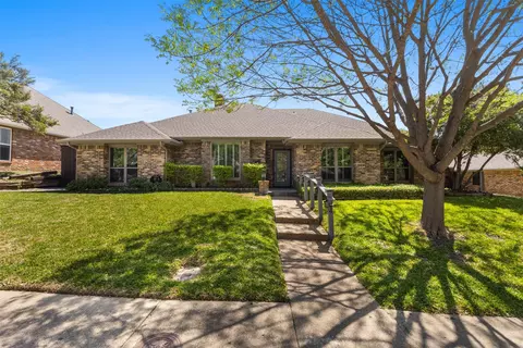 9426 Hillview Dr, Dallas, TX 75231