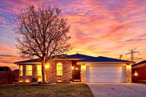 10604 Cobblestone Dr, Benbrook, TX 76126