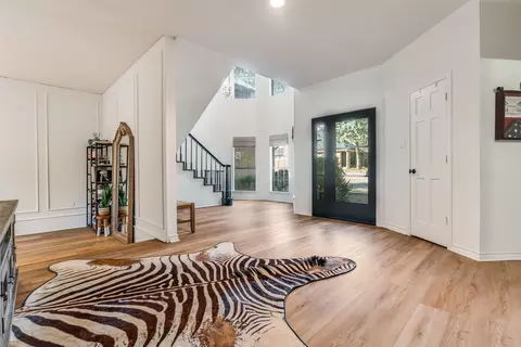 9122 Cochran Heights Dr, Dallas, TX 75220