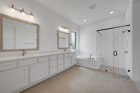 Bath - 1908 Mitchell Dr, Van Alstyne, TX 75495 photo 2 of 3