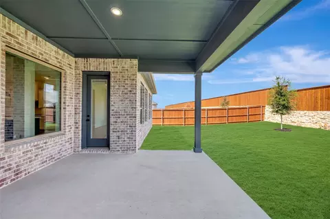 Exterior - 1908 Mitchell Dr, Van Alstyne, TX 75495 photo 2 of 2