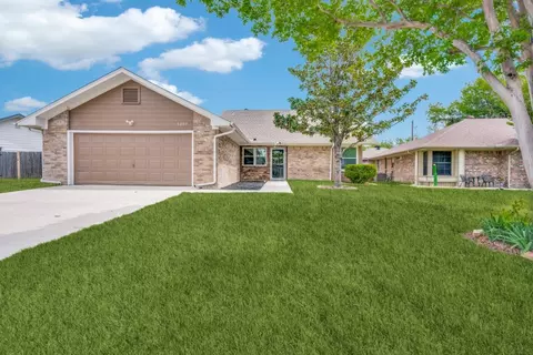 6207 Patriotic Ct, Arlington, TX 76002