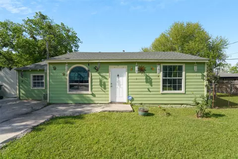 11405 S Blossom Cir, Balch Springs, TX 75180