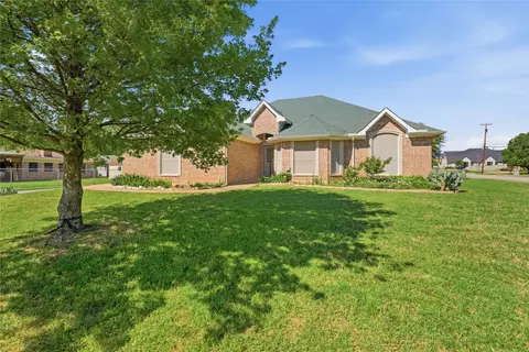 7451 Stonybrooke Dr, North Richland Hills, TX 76182