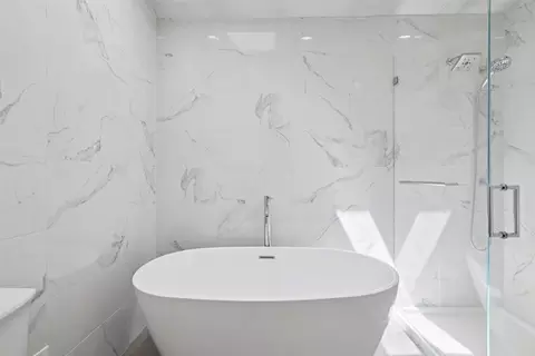Bath - 3801 Gilbert Ave #A, Dallas, TX 75219 photo 3 of 7