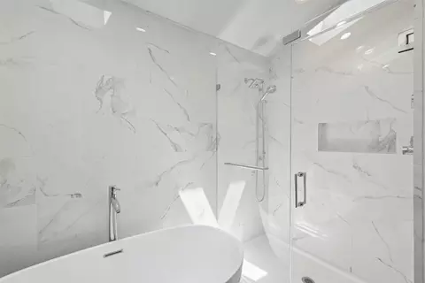 Bath - 3801 Gilbert Ave #A, Dallas, TX 75219 photo 4 of 7