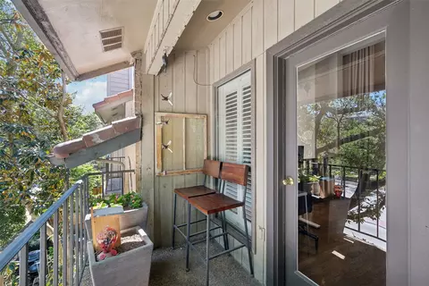 Exterior - 3801 Gilbert Ave #A, Dallas, TX 75219 photo 5 of 9